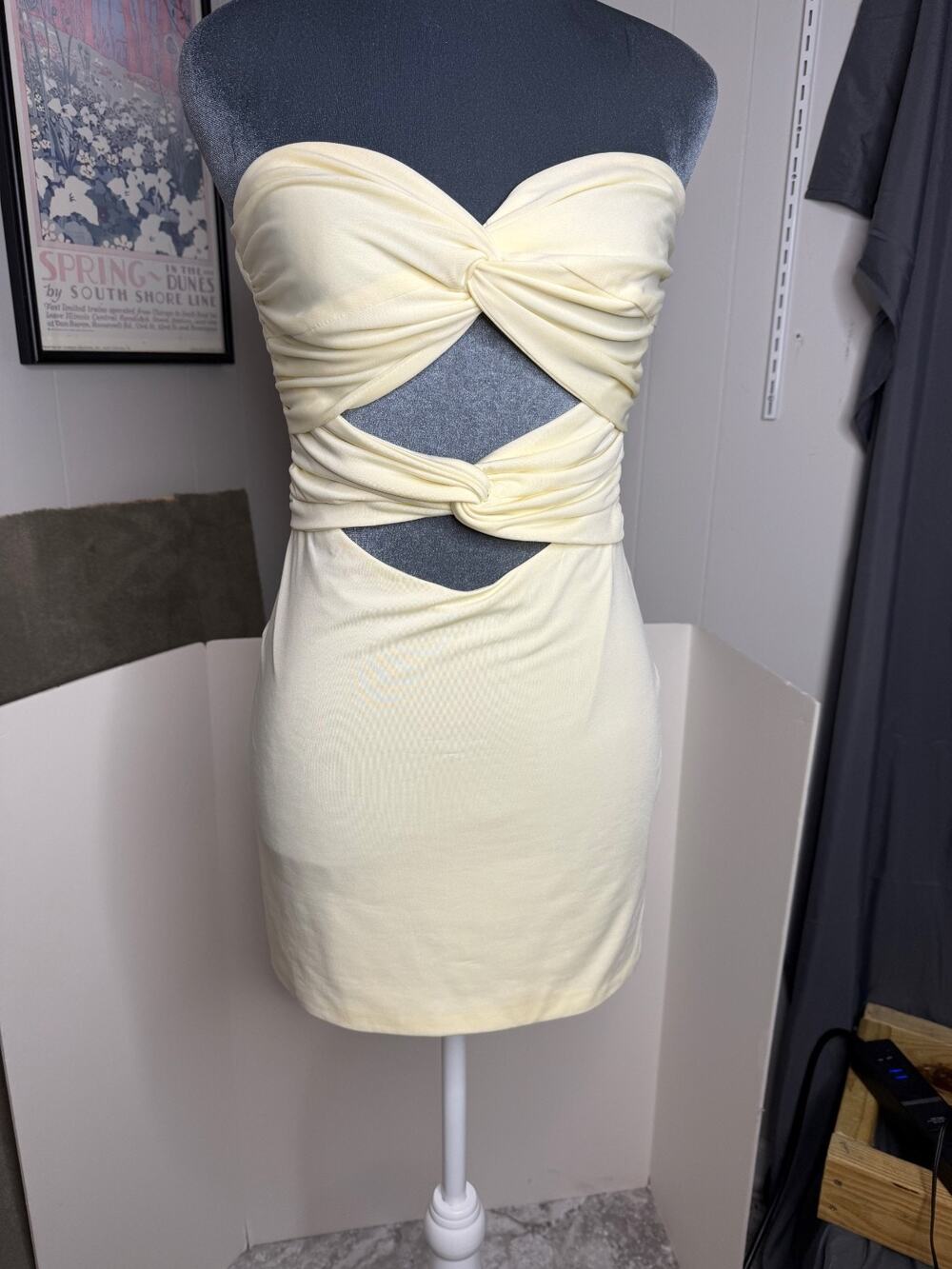 Butter Yellow Mini Strapless Twists Size 0 Hoco Dress
